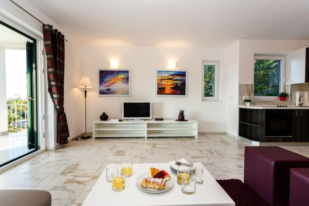 Apartments Adria Malinska Exterior foto