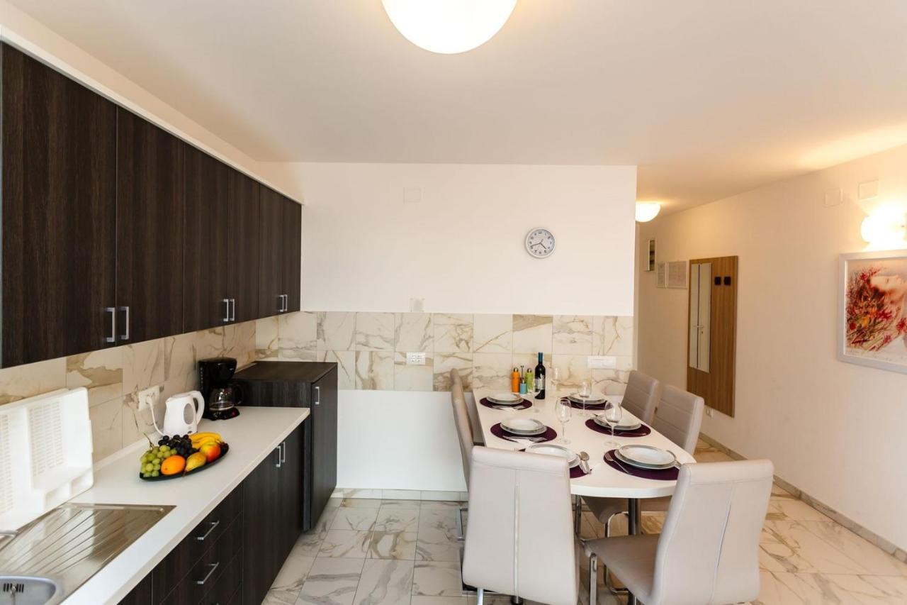 Apartments Adria Malinska Exterior foto